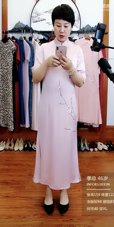 8752 hand-painted improved fishtail qipao with a slightly flawless acceptance of a refund