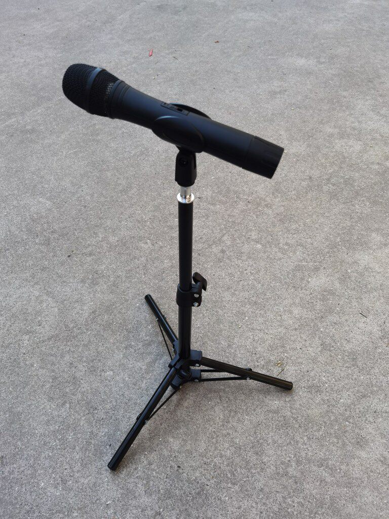 Floor bracket microphone holder wireless microphone holder lifting and lifting of the portable wheat shelf