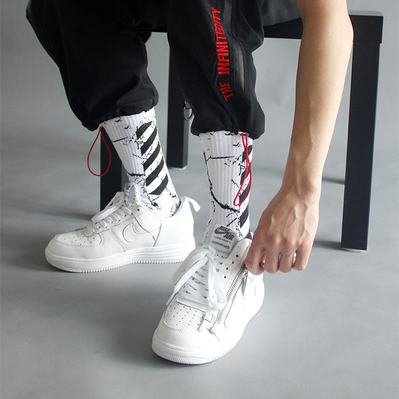 Men's long tube socks high tube socks pure cotton Korean version of the trend of men and women striped street shooting skateboard socks fashion