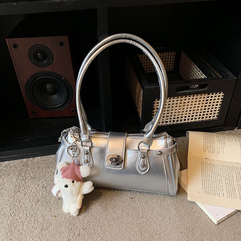 2026 New Style Light Luxury Texture Cute Pendant Decoration Niche Design Silver Metallic Shoulder Bag Fashionable and Versatile