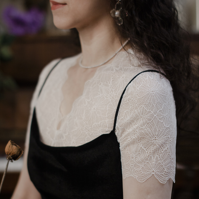 Layered Upgrade Style~ Black and White Lace Butterfly Lightweight Inner Layer Anti-Exposure V-Neck Arm-Covering Mid-Sleeve Light Luxury Versatile Style