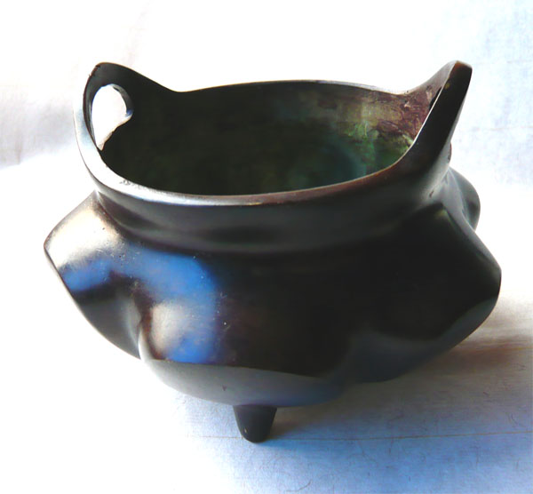 Red copper color pure copper incense stove 1 5 catty of high imitation three foot double ear lotus petal big Ming Xuande stove