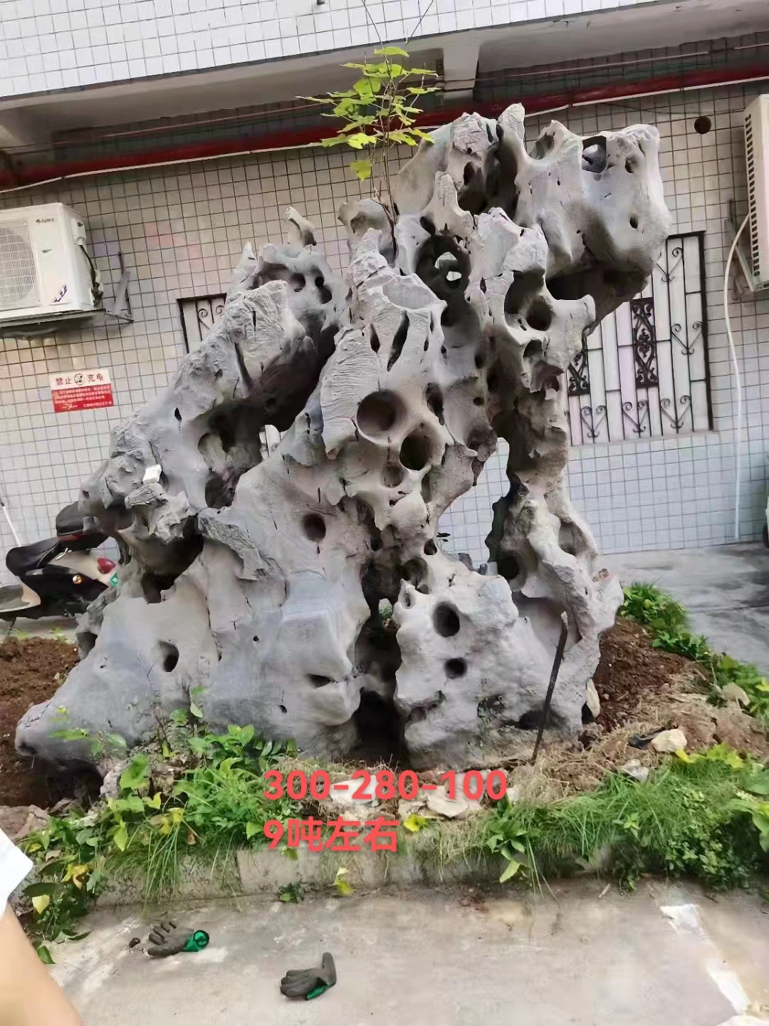 Taihu stone strange stone original stone traditional Chinese style study stone courtyard landscape stone Lingbi stone natural stone ornament