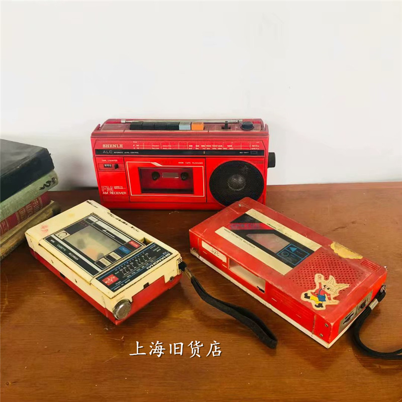 Red Light brand Cultural Revolution old goods domestic old-fashioned radio semiconductor transistor radio collection as decorative props