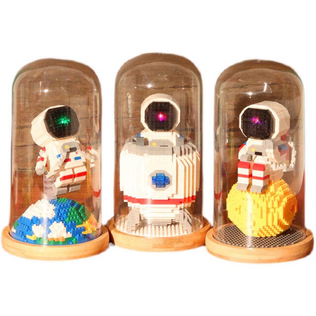 Astronaut Small Particle Building Blocks Luminous Lampshade Educational Toys for Girls and Boys Couple Birthday Cake Gifts