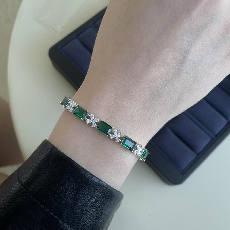 Grandmother-Cut S925 Sterling Silver Bracelet with Artificial Emerald Gemstones, High-End Jewelry, Beauty Accessory, Gift for Girlfriend or Wife Grandmother-Cut S925 Sterling Silver Bracelet with Artificial Emerald Gemstones, High-End Jewelry, Beauty Accessory, Gift for Girlfriend or Wife