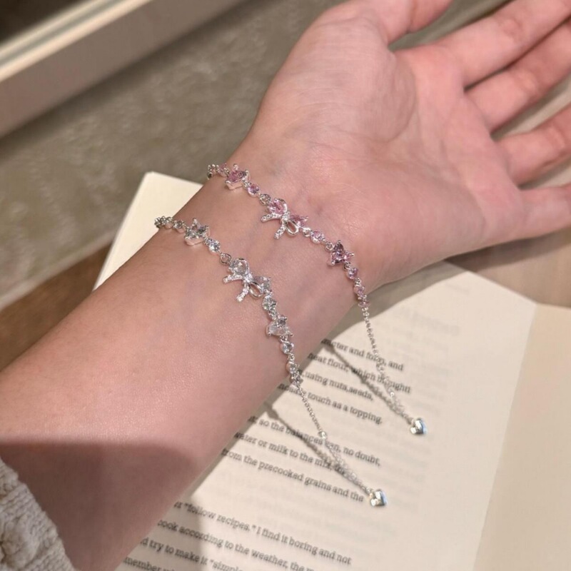 Sweet and Sparkling Pink Heart Bow Bracelet for Women, Niche Design, Versatile, Korean Style, Exquisite and High-Value Hand Jewelry