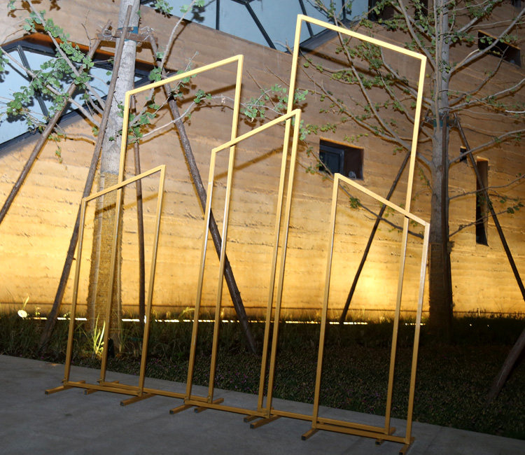 New Wedding Prop Hypotenuse Hypotenuse Geometric Screen Stage Pendulum Piece Background Iron Art Arch Wedding Three-dimensional Floral Shelf Decoration