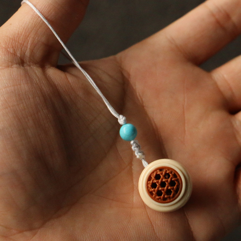 About 2 cm in diameter Mengya sachet Haipai Seiko made olive core Mengxin mobile phone key backpack pendant