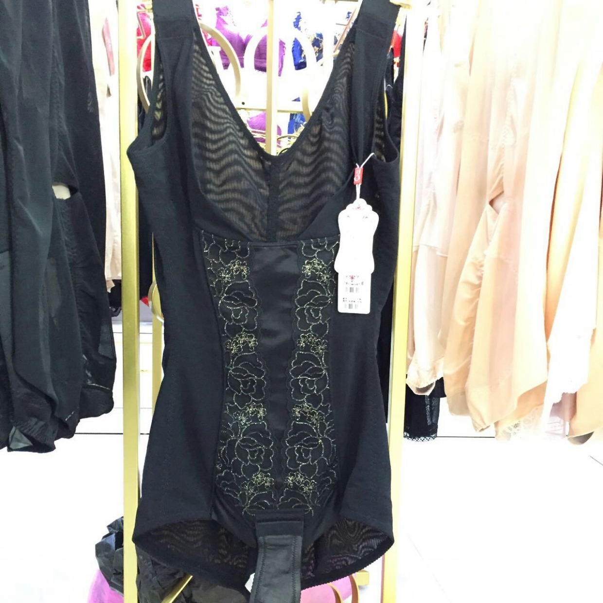 Ovisli 26681 bụng thoáng khí bụng khóa hông khóa tam giác dính liền quần áo cơ thể sau sinh corset áo gen định hình