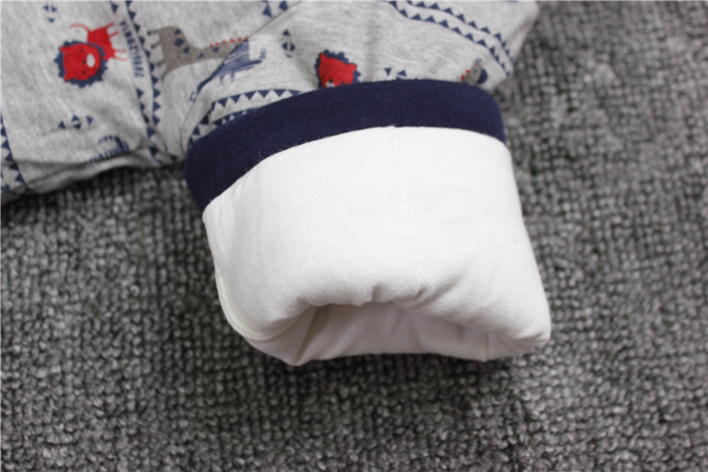 Quảng trường cho trẻ sơ sinh mùa đông 2018 Trẻ em mặc bé trai và bé gái Cotton Plus Cotton Bộ đồ leo núi cho bé bộ khủng long bé gái