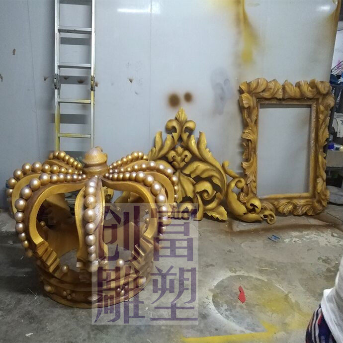 Foam sculpture model custom European crown High-end wedding Wedding stage decoration hanging Commercial event exhibition