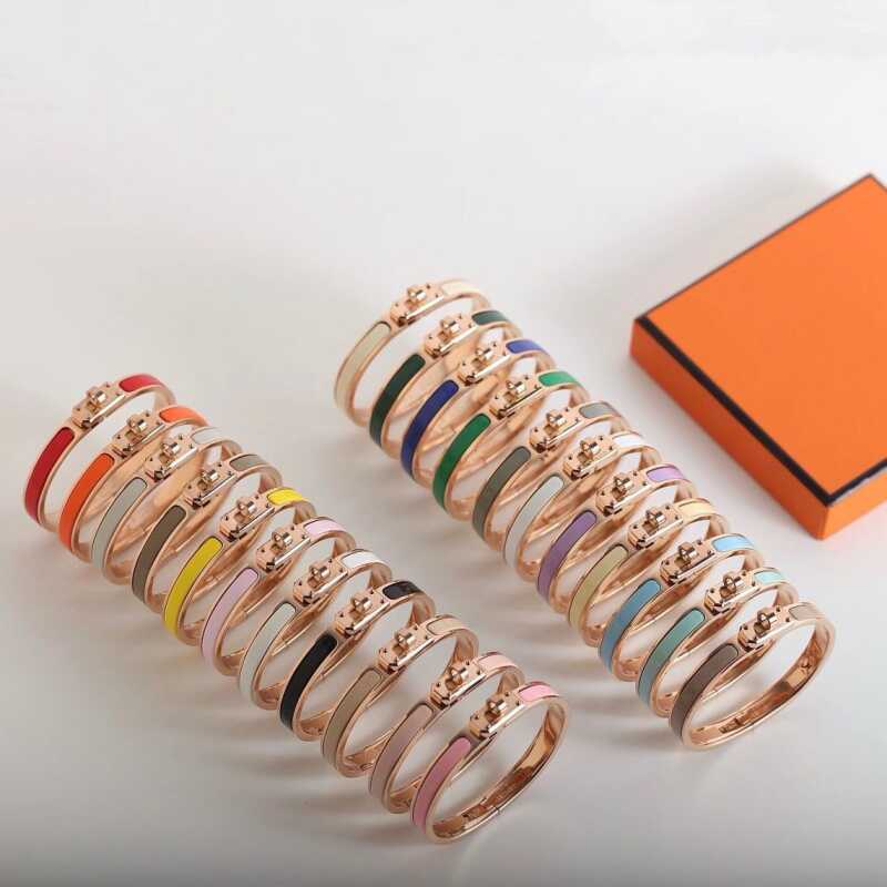 European and American Light Luxury Narrow Enamel Rotating Buckle Bracelet, Classic Rose Gold Color Gold High-End Couple Bracelet