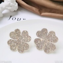 2020 new star with the same four-leaf clover sterling silver needle earrings studded with diamonds net red hypoallergenic Korean temperament earrings