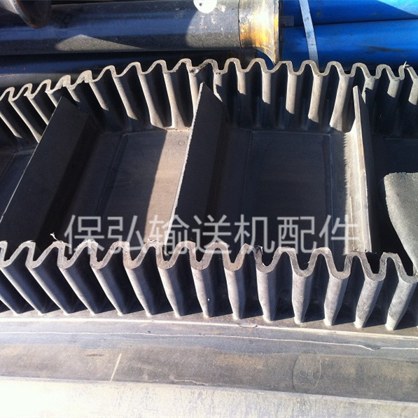 Ring sidewall belt large inclination conveyor belt canvas nylon belt skirt belt conveyor roller bracket full set