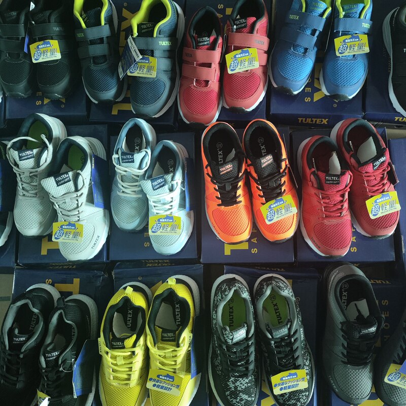 Japanese Lightweight Breathable Plastic Steel Toe Safety Shoes Anti-Smash Safety Shoes for Men and Women Protective Work Shoes Summer Couple Shoes