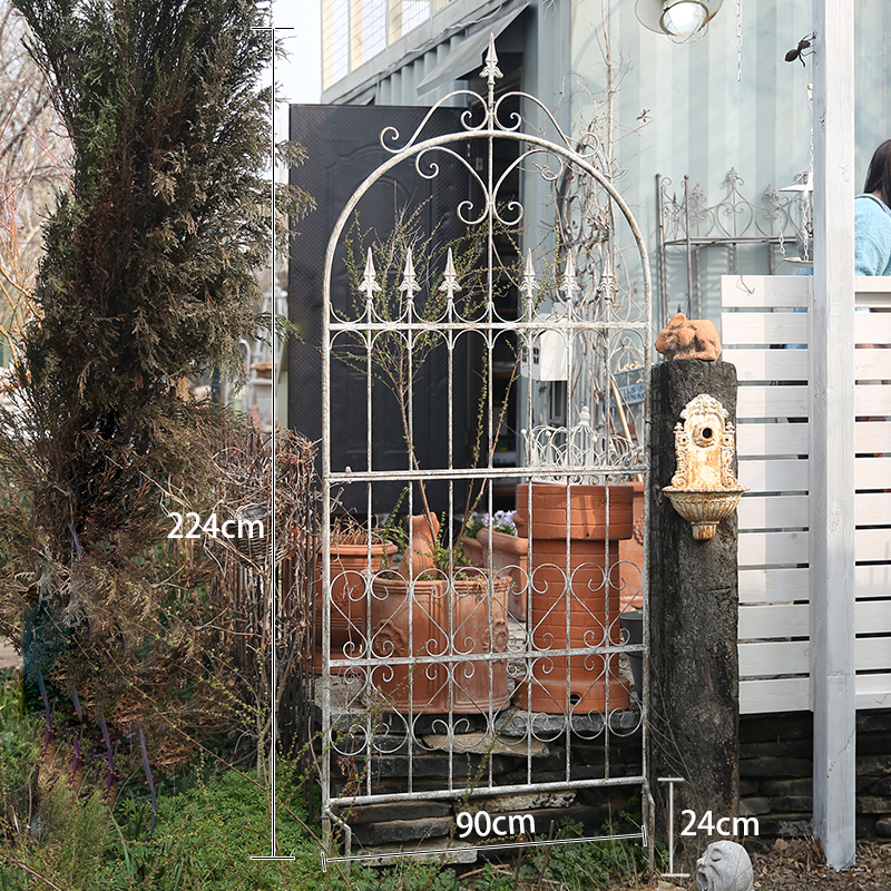 Fall in Love with Garden Fences, Wrought Iron Flower Racks, Fences, Screens, Partitions, Courtyard Outdoor Shelves, and Outdoor Balconies