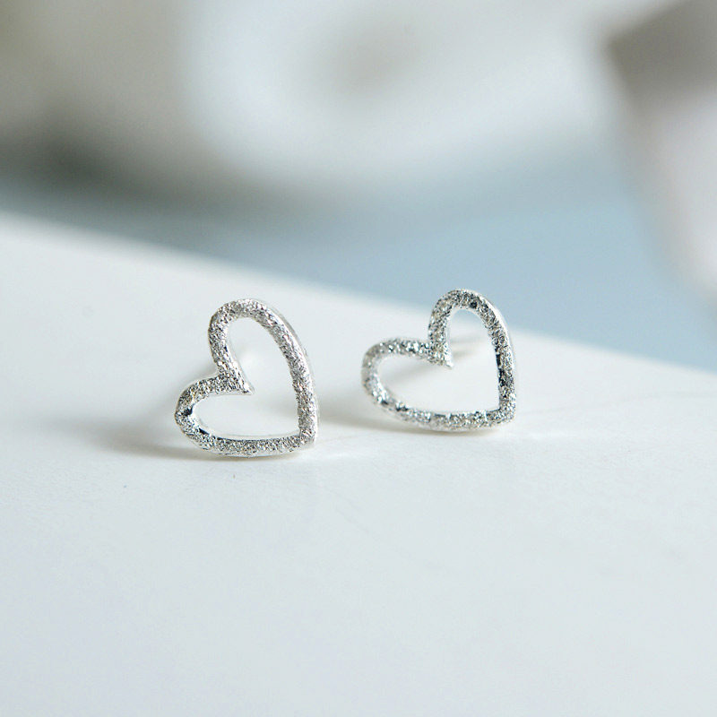 S925 pure silver earshot female temperament South Korean minimalist personality Little Qing New heart-shaped peach Heart 100 Caring Student Earrings