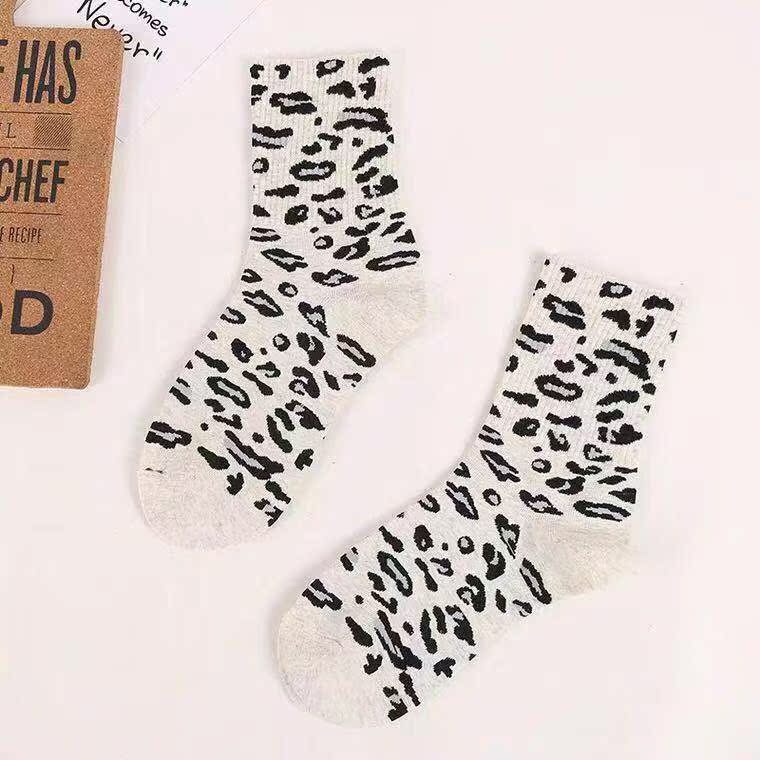 Vớ nữ da báo màu đỏ 2018 thu đông 2018 mới ga châu Âu vớ đường ống vớ cotton ống thể thao vớ thoáng mát vớ chân