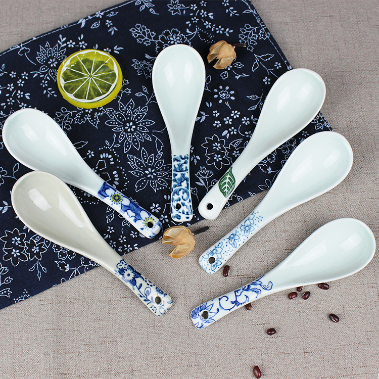 Small soup spoon ceramic Chinese retro and wind blue and white underglaze color spoon spoon personality hand-painted tableware porcelain spoon