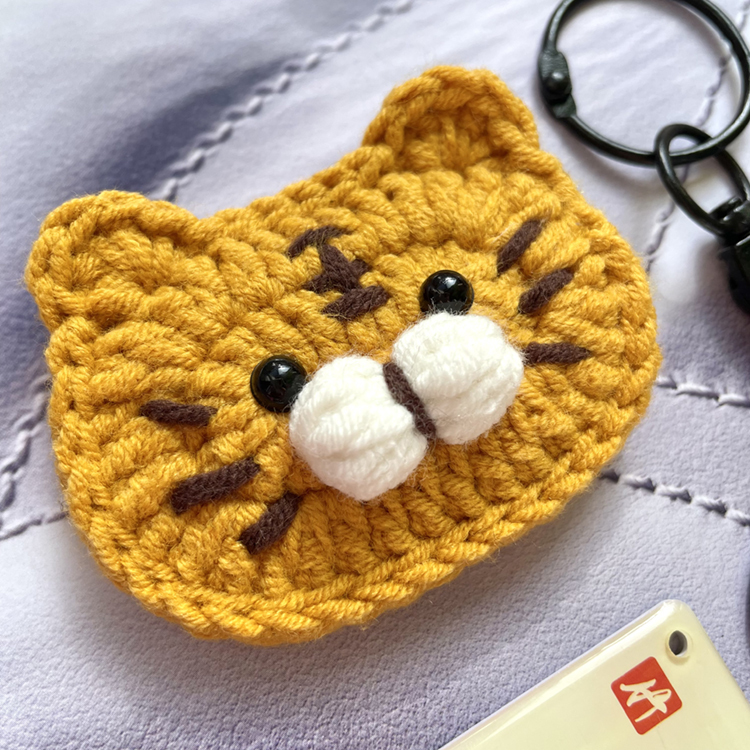 Finished Product Tiger and Lion Handmade Access Card Holder Keychain Yarn Crochet Woven Round Cartoon Card Holder Finished Product Tiger and Lion Handmade Access Card Holder Keychain Yarn Crochet Woven Round Cartoon Card Holder