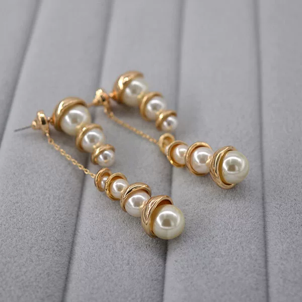 Quality earrings from pearl, Korean style
