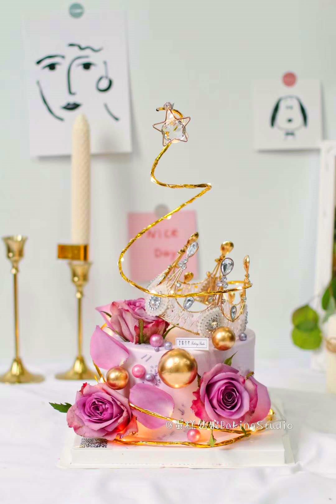Cake Decoration Pendulum with pure hand crafted Rounded Pearls Crown Ultra Shiny Belt Lamp Noble Pearl Crown Trim