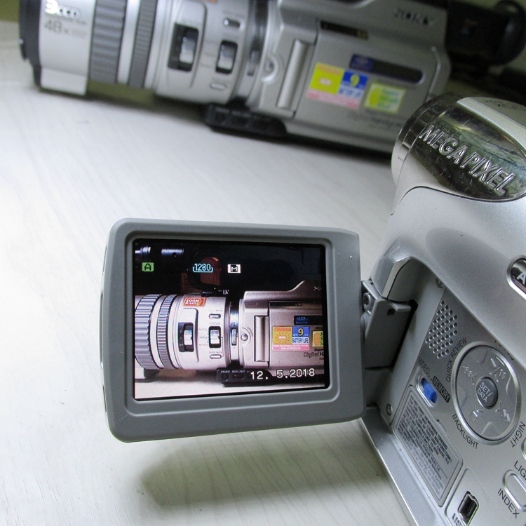 Máy ảnh kỹ thuật số JVC / Jie Wei Shi GR-D650AC miniDV thu băng phát lại máy ghi video - Máy quay video kỹ thuật số quay phim chuyên nghiệp
