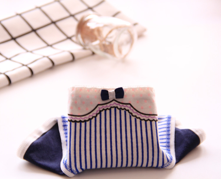 Đồ lót cotton nữ gợi cảm In nhỏ vừa và eo thấp Cô gái dễ thương hình tam giác cotton Đồ lót nữ bán buôn quần lót trẻ em