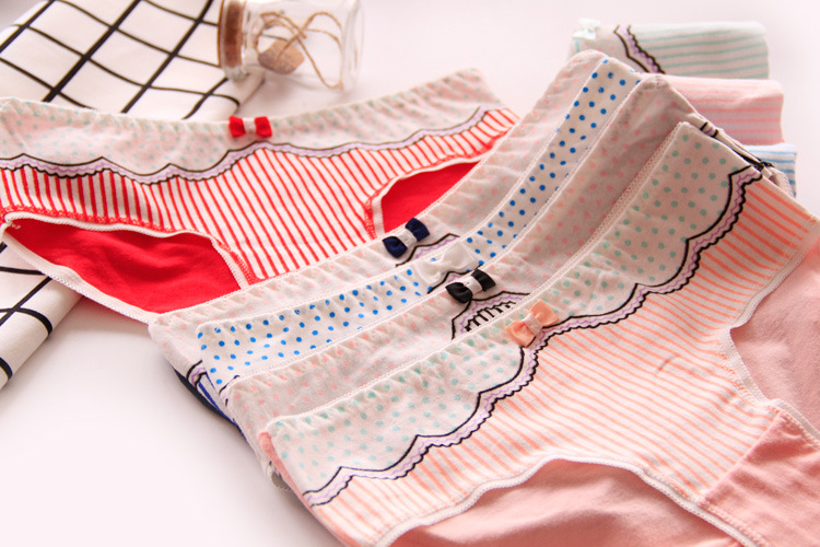 Đồ lót cotton nữ gợi cảm In nhỏ vừa và eo thấp Cô gái dễ thương hình tam giác cotton Đồ lót nữ bán buôn quần lót trẻ em