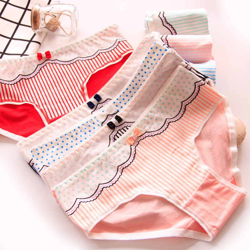 Đồ lót cotton nữ gợi cảm In nhỏ vừa và eo thấp Cô gái dễ thương hình tam giác cotton Đồ lót nữ bán buôn quần lót trẻ em