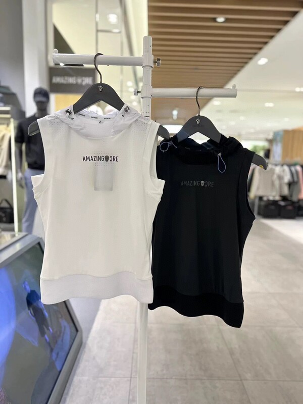 Golf Women's Sleeveless Hooded Top, New Spring and Summer Style, Can Be Worn Alone or Paired with a Sun-Protective Base Layer, Stretchy Fabric Golf Women's Sleeveless Hooded Top, New Spring and Summer Style, Can Be Worn Alone or Paired with a Sun-Protective Base Layer, Stretchy Fabric