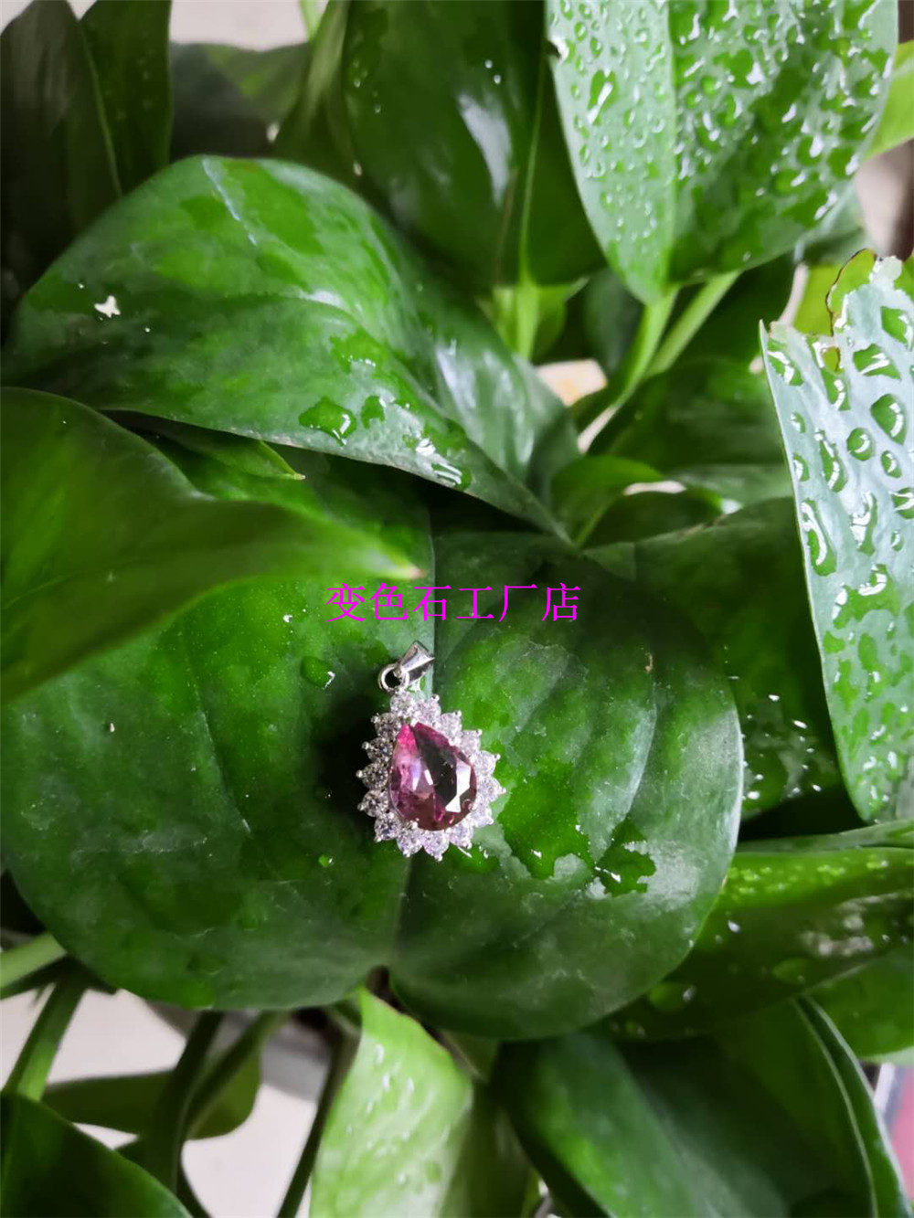 スーダン産珪藻土、珪藻土、ズルタナイトのネックレスペンダント。925スターリングシルバー、ローズゴールド製で、トルコ産ズルタナイトに類似しています。