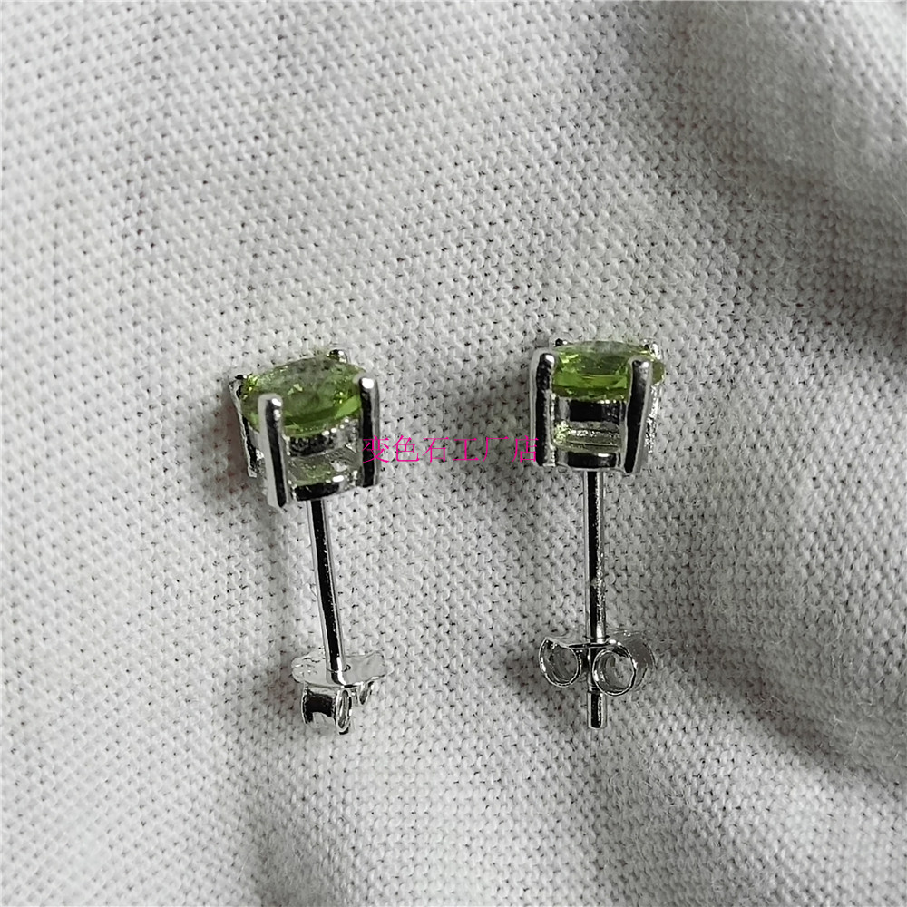 スポットスーダンストーン、ターコイズ、珪藻土、アレキサンドライトのイヤリング、スタッドピアス、925スターリングシルバー製。