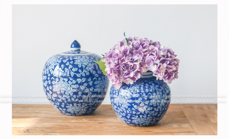 New Chinese style restoring ancient ways is the sitting room porch decorate table flower arranging flowers is blue and white storage tank with cover ceramic vase furnishing articles