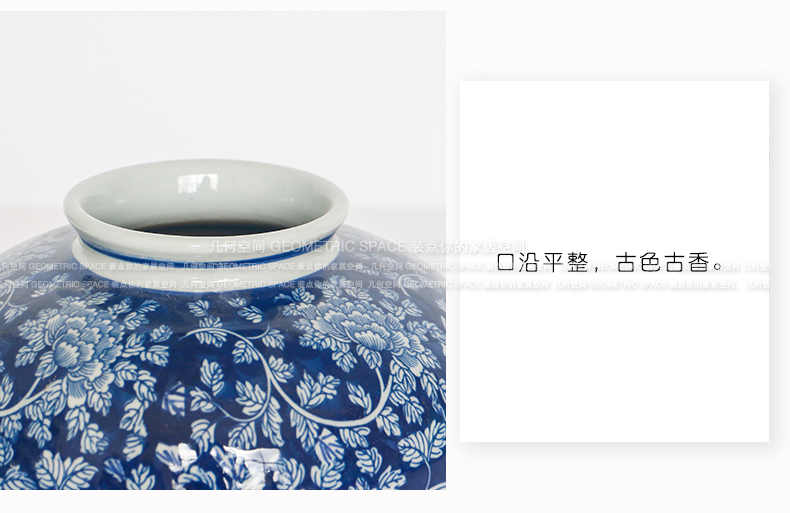 New Chinese style restoring ancient ways is the sitting room porch decorate table flower arranging flowers is blue and white storage tank with cover ceramic vase furnishing articles