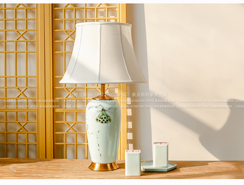 New Chinese style shadow blue lotus ceramic desk lamp hand - made Chinese wind restoring ancient ways home warm sitting room place of bedroom the head of a bed