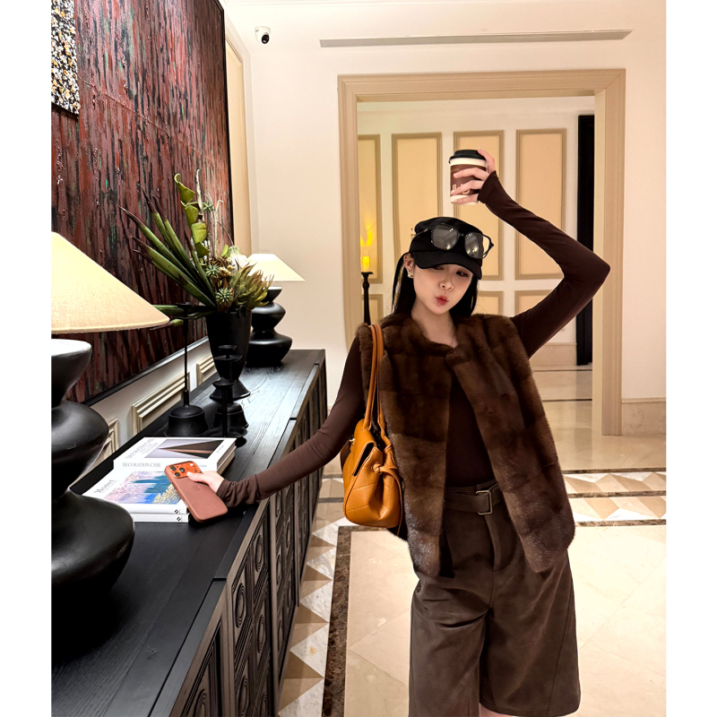 Three Nights 2026 New Imported Mink Fur Vest, Whole Mink Fur Vest with Round Neck | Horizontal Striped Mink Fur Coat Three Nights 2026 New Imported Mink Fur Vest, Whole Mink Fur Vest with Round Neck | Horizontal Striped Mink Fur Coat