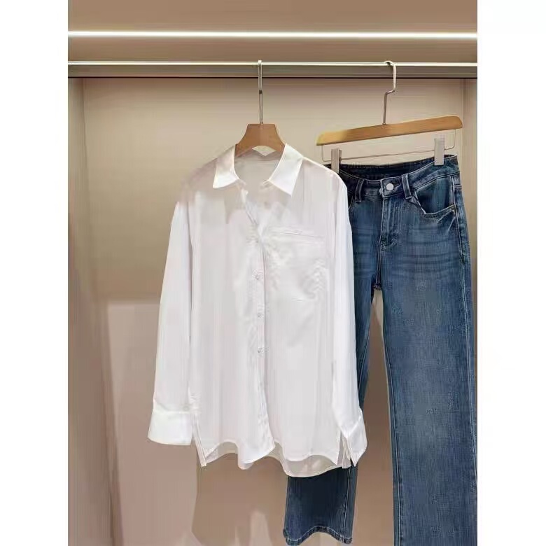 Recommended by Aqi! 3.3 Casual and Loose-Fitting White Shirt with Letter Embroidery