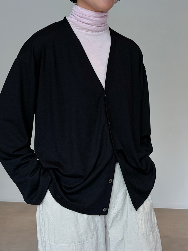 In Stock Intch Super100S Merino Wool V-Neck Long-Sleeved Cardigan Made in Japan