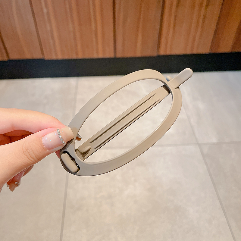 images 2:The spoon in the back of the head is elliptical and twisted, clamping the female hair clamp, ponytail, and pinch the hairpin