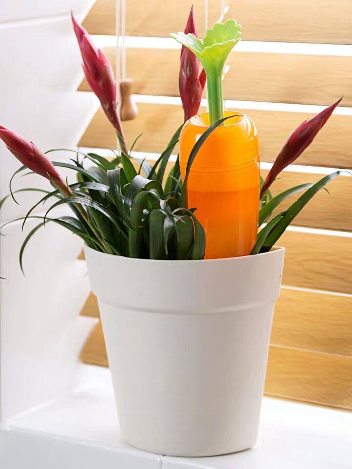 Lazy plate planting watering device green plant watering watering can cute carrot shape watering device