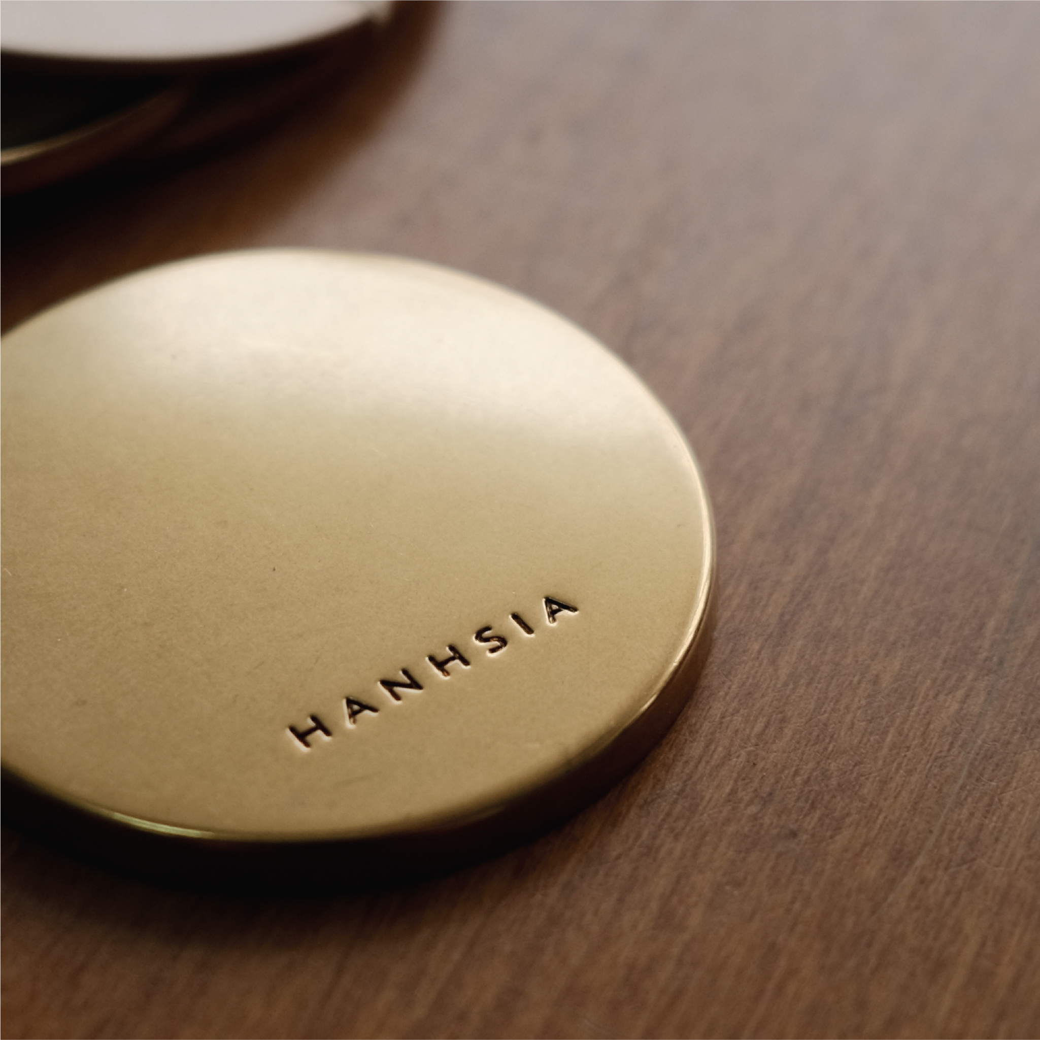 HANHSIA Hanxia Handmade Simple and Exquisite Mini Makeup Mirror Set Portable Makeup Mirror