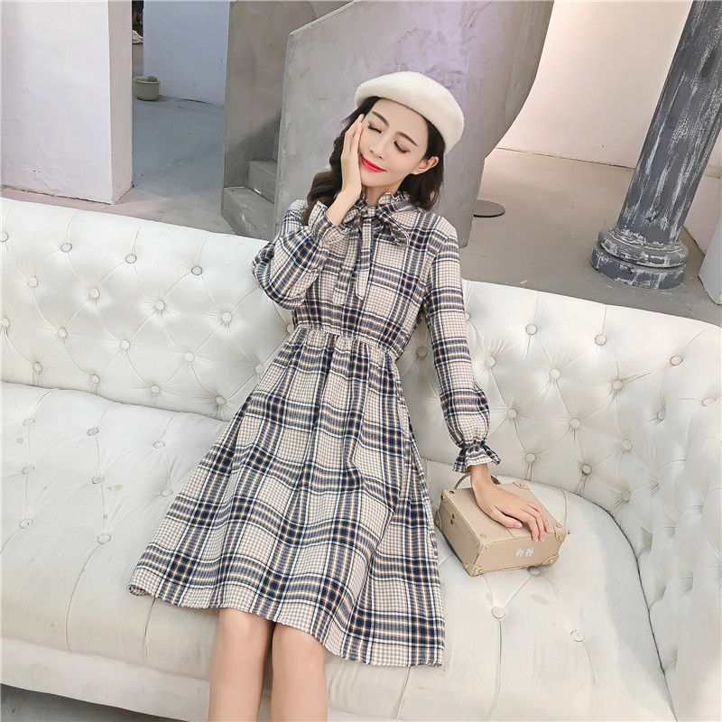 2018 mùa thu mới retro gió eo Mỏng xù trumpet tay áo Một từ dài ăn mặc nữ váy xòe