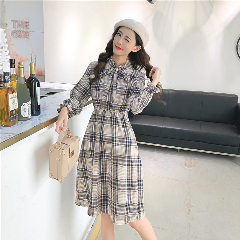 2018 mùa thu mới retro gió eo Mỏng xù trumpet tay áo Một từ dài ăn mặc nữ váy xòe
