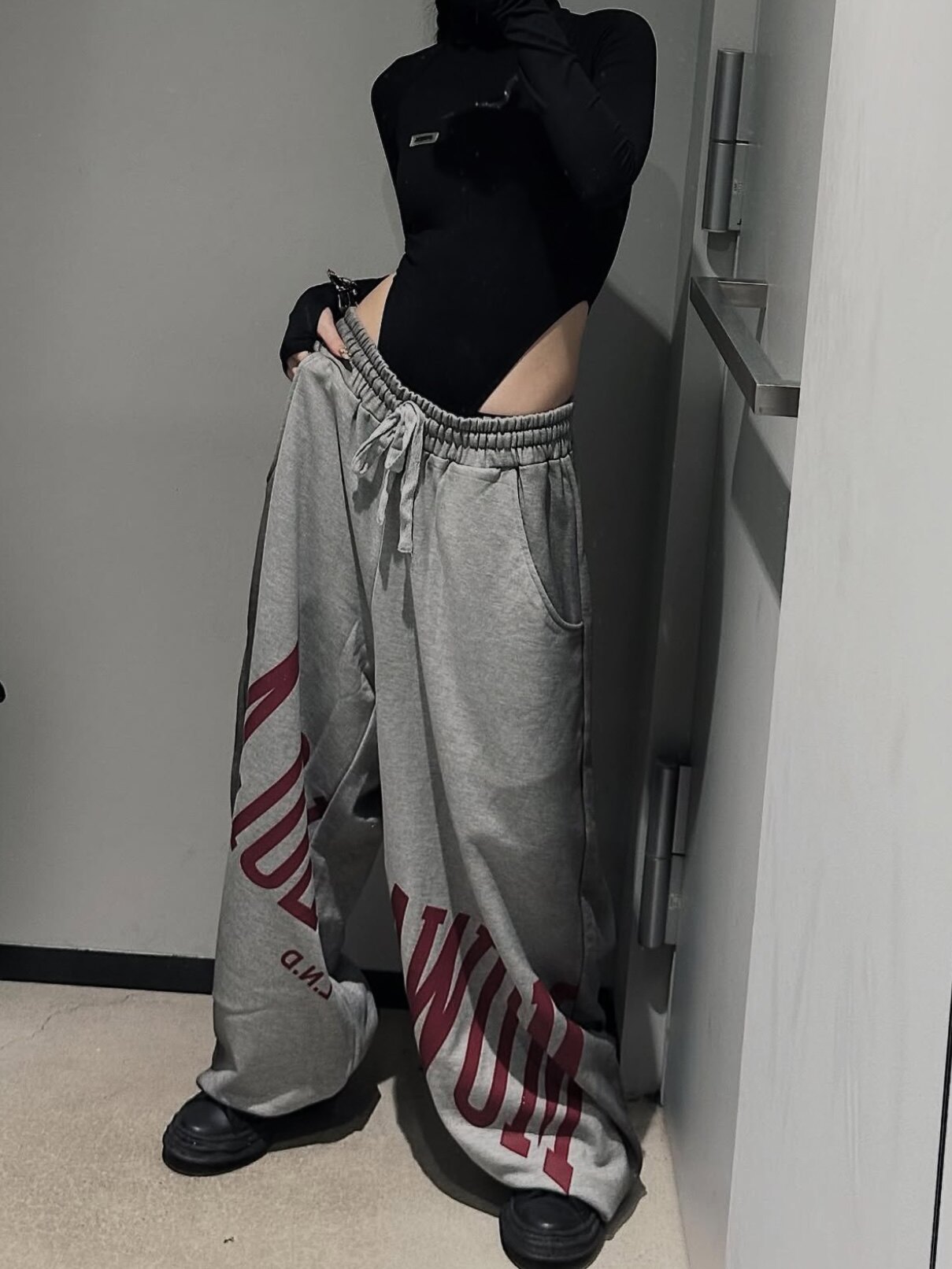 Mowalola stamp joggers gray: retro trendy + plaid experience