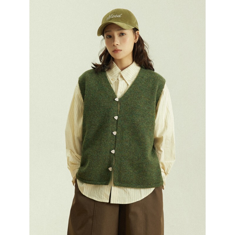 Goodnorth Retro Green V-Neck Sweater Vest for Men and Women, Autumn Layered Knit Cardigan Vest Top Goodnorth Retro Green V-Neck Sweater Vest for Men and Women, Autumn Layered Knit Cardigan Vest Top