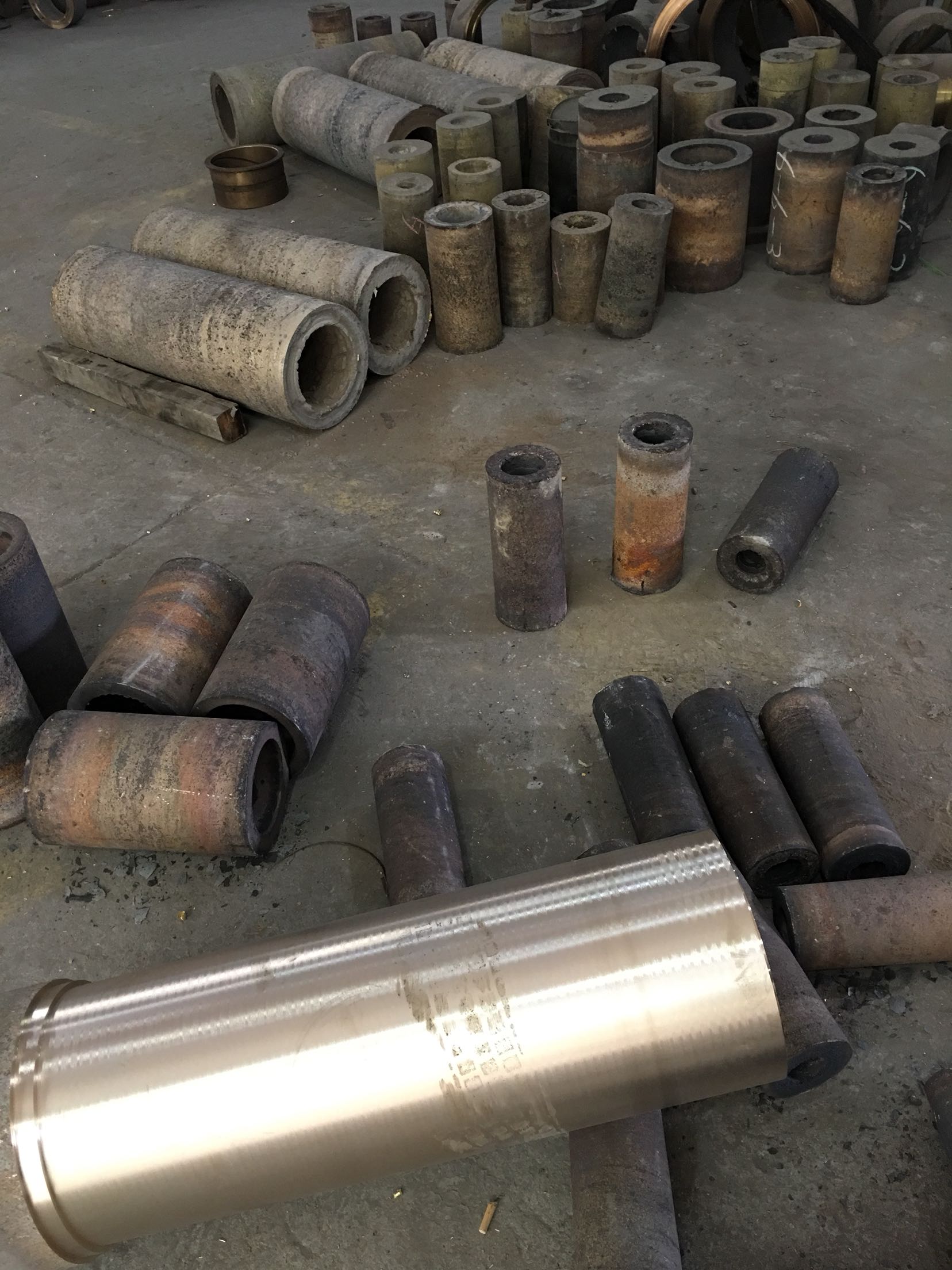 人間国宝 中川衛 作 銅製文鎮 戌 象嵌文鎮