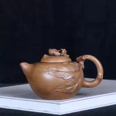 Taiwan returning old teapot Yixing Zisha master master Wang Yinxian all handmade old muddy peach in the early period of the Cultural Revolution