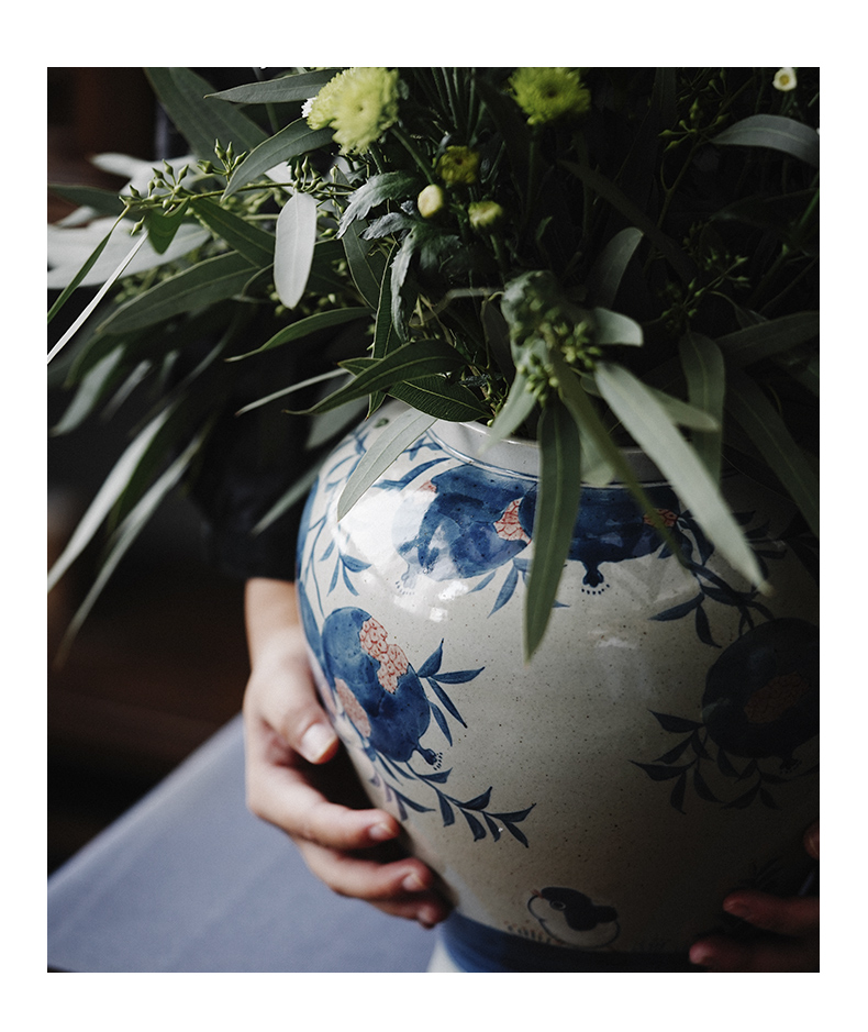 Chinese hand - made small plug-in of blue and white porcelain vase sitting room place jingdezhen checking ceramic creative hydroponic flowers